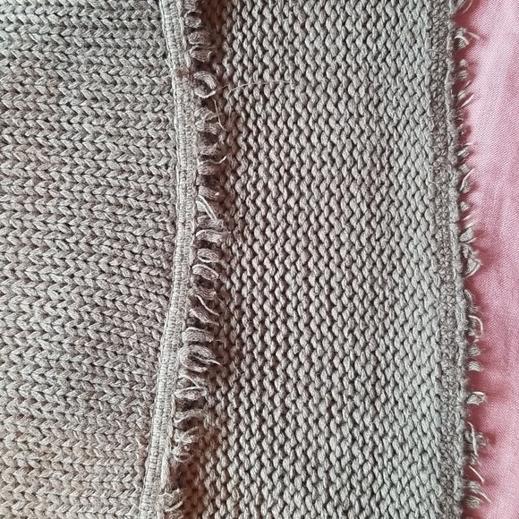 Pullover V-Neck Sweater - Picture 4 of 11